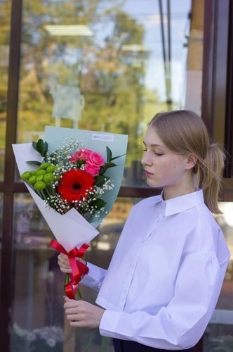 Букет сборный из герберы, розы и хризантемы